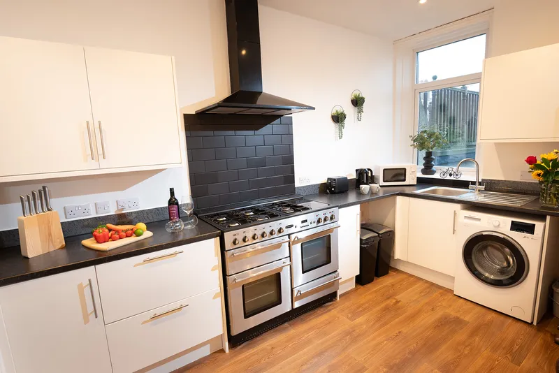 Fully equipped shared kitchen
